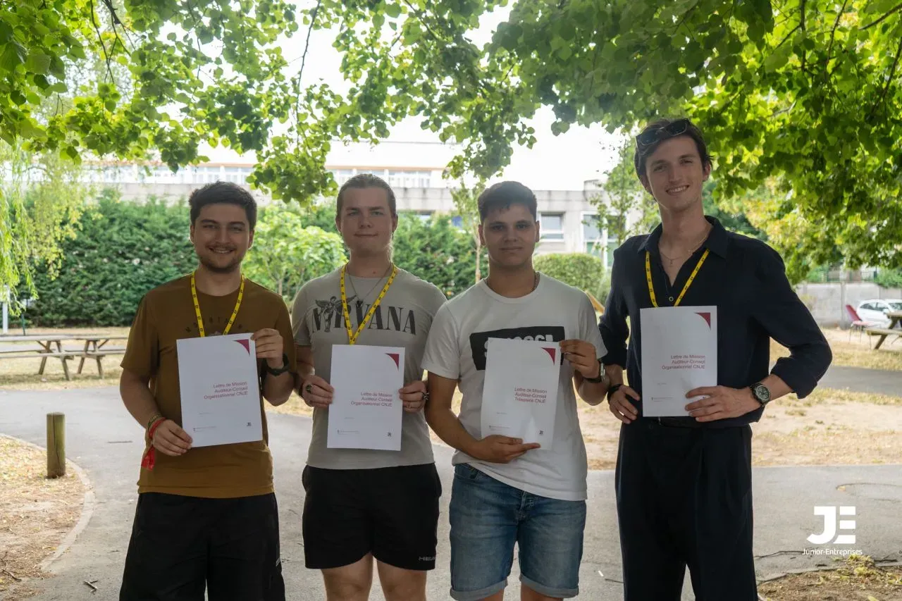 Maël Gangloff and members of Polytech Services Nancy after obtaining their CNJE Auditor mission letter